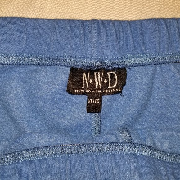 Shorts - Picture 3 of 5